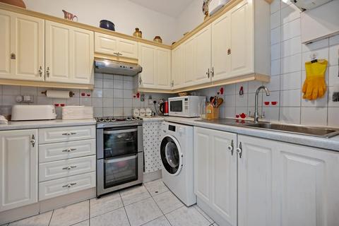 2 bedroom flat for sale, Willcott Road, Acton