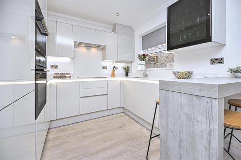2 Letcombe Close, Leigh, WN7 1SU