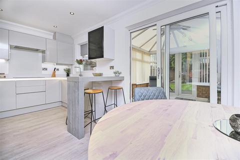 2 Letcombe Close, Leigh, WN7 1SU