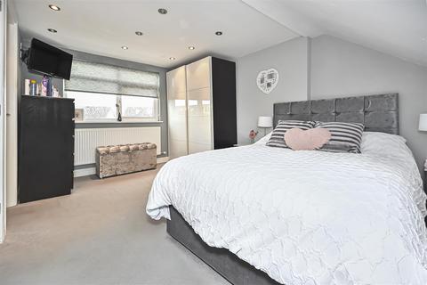 2 Letcombe Close, Leigh, WN7 1SU