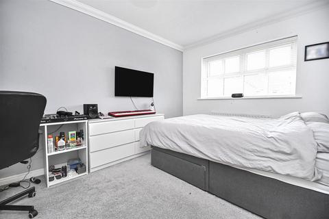 2 Letcombe Close, Leigh, WN7 1SU