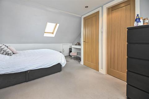 2 Letcombe Close, Leigh, WN7 1SU