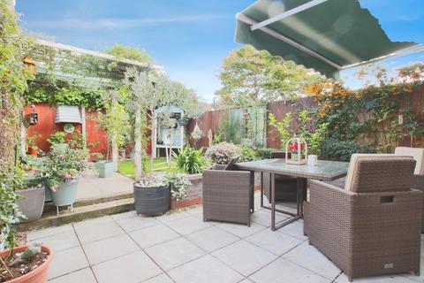 2 bedroom semi-detached house for sale, Roslyn Crescent, Hedon, Hull,  HU12 8HR