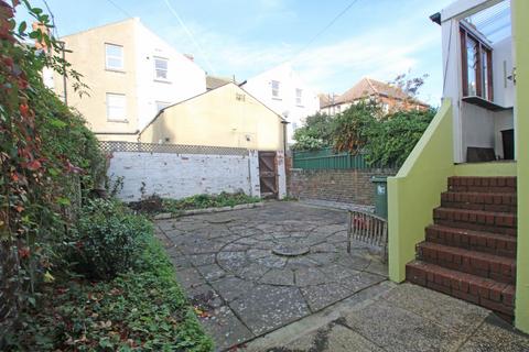 6 bedroom townhouse for sale, West Terrace, Eastbourne, BN21 4QX