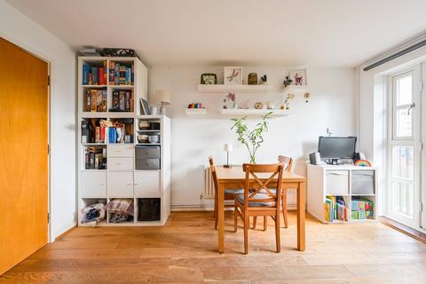 2 bedroom flat for sale, London E3