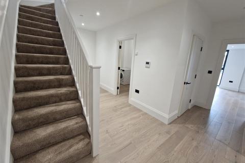 2 bedroom flat to rent, 351a Rotherhithe Street, London