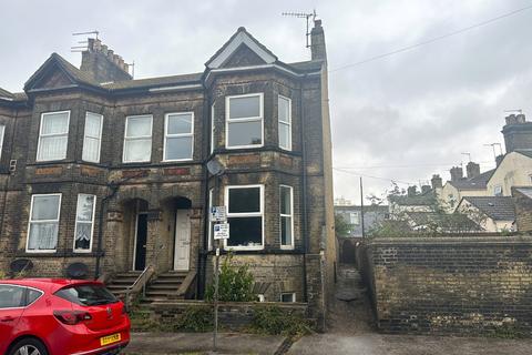 5 bedroom end of terrace house for sale, 30 Milton Road East, Lowestoft, Suffolk NR32 1NU