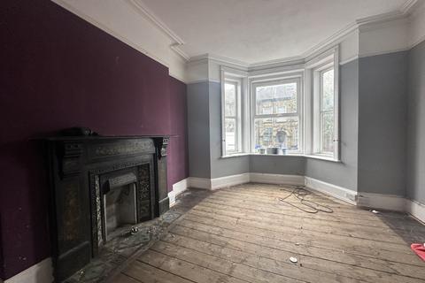5 bedroom end of terrace house for sale, 30 Milton Road East, Lowestoft, Suffolk NR32 1NU
