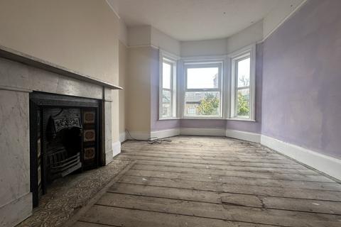 5 bedroom end of terrace house for sale, 30 Milton Road East, Lowestoft, Suffolk NR32 1NU