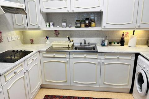 1 bedroom flat for sale, Fairbanks Lodge, Furzehill Road, Borehamwood WD6