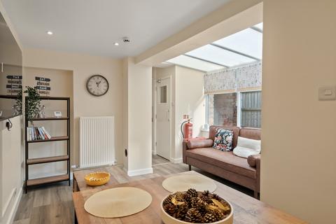 5 bedroom terraced house to rent, Available Now - 3 Rooms - Bransford Road
