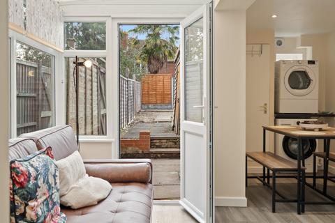 5 bedroom terraced house to rent, Available Now - 3 Rooms - Bransford Road