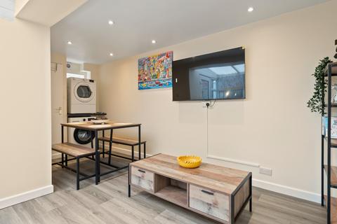 5 bedroom terraced house to rent, Available Now - 3 Rooms - Bransford Road