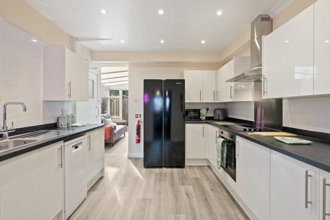 5 bedroom terraced house to rent, Available Now - 3 Rooms - Bransford Road