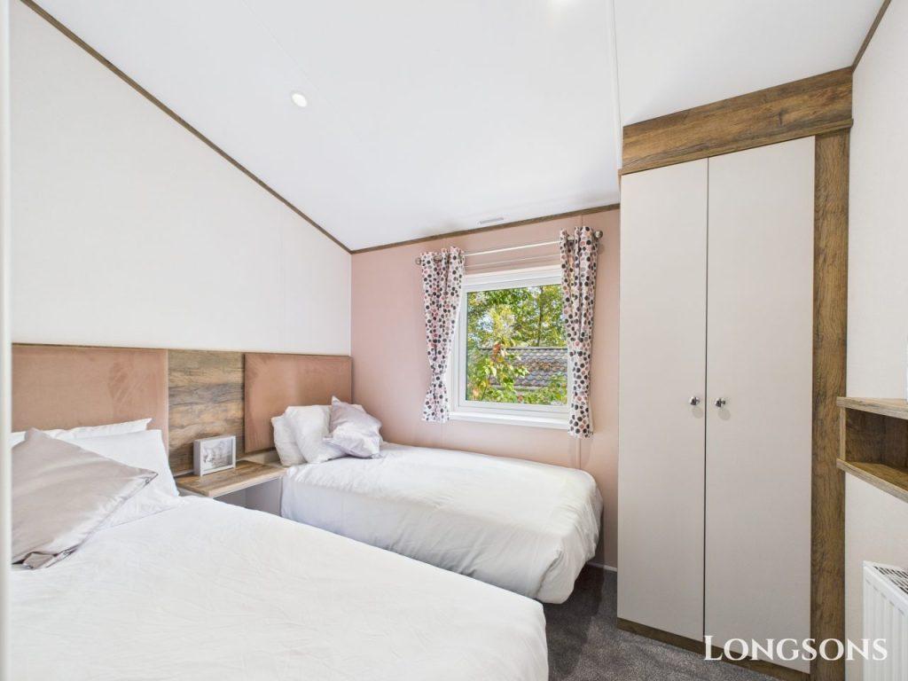 Cam02173g0 Pr0280 Still022