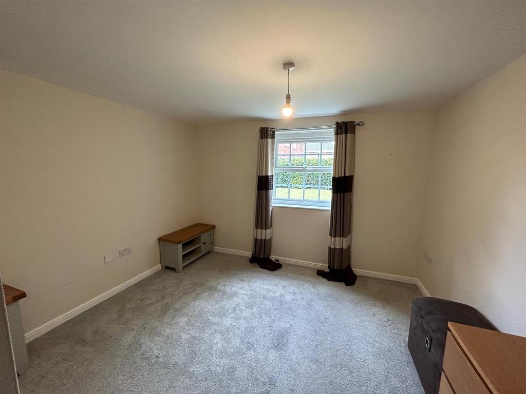 Bedroom 1.jpg