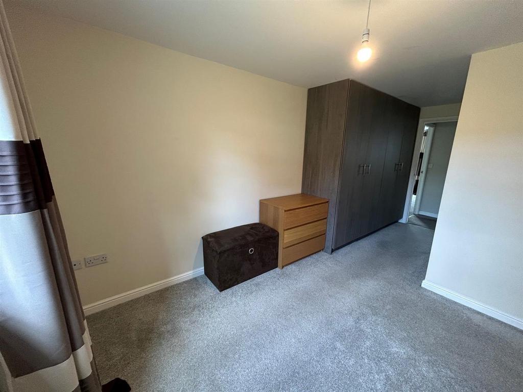 Bedroom 1(2).jpg