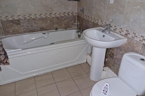 2 bedroom flat for sale, Milliners Court, Luton LU3