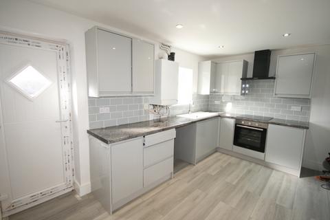 2 bedroom terraced house to rent, Ruskin Road, Droylsden M43