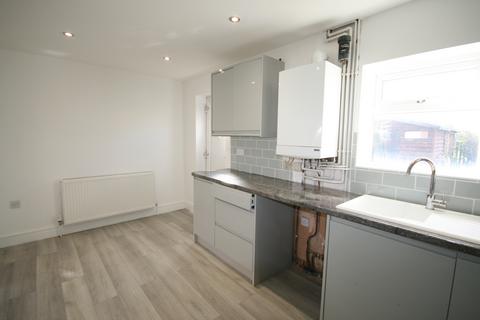 2 bedroom terraced house to rent, Ruskin Road, Droylsden M43