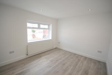2 bedroom terraced house to rent, Ruskin Road, Droylsden M43