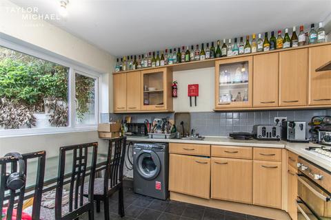 4 bedroom end of terrace house to rent, Barrow Hill, Brighton