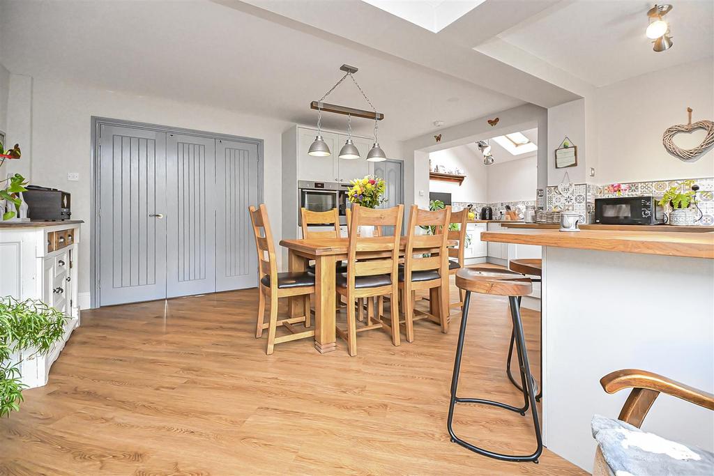 59 Haddon Road Dining Kitchen (10).jpg