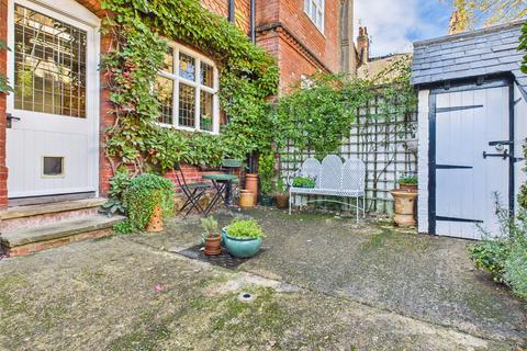 2 bedroom terraced house for sale, The Valley, Guildford GU2