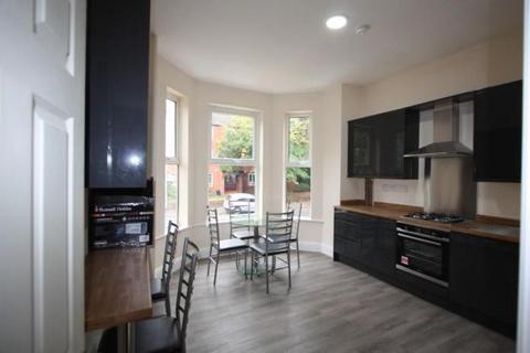 5 bedroom detached house to rent, Brighton Grove, Manchester M14