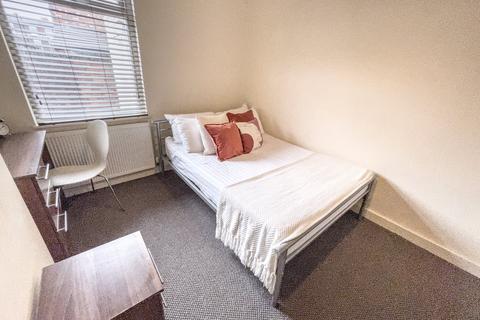 4 bedroom terraced house to rent, Egerton Road, L15 2HN,