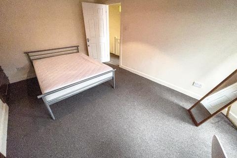 4 bedroom terraced house to rent, Egerton Road, L15 2HN,