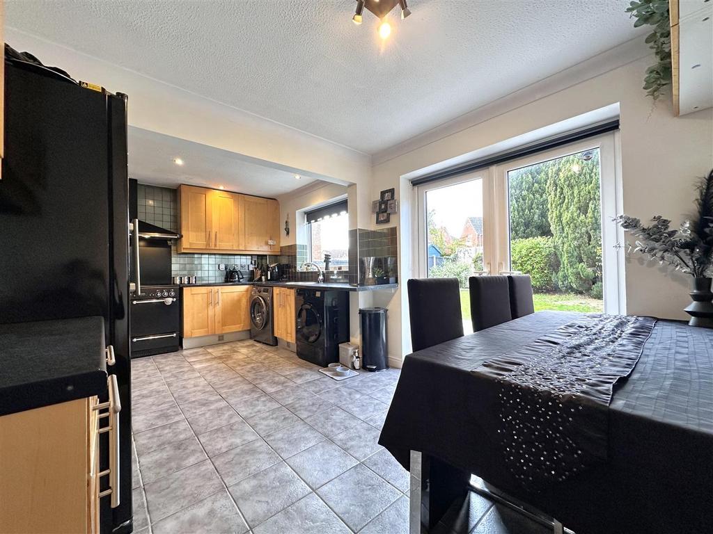 Open-Plan Dining Kitchen 242