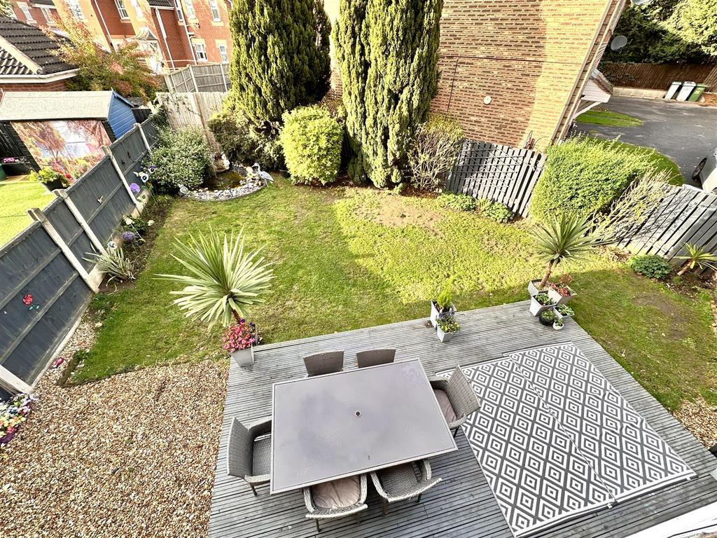 Well-Appointed Rear Garden 281