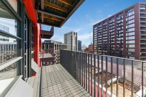 Studio for sale, Defoe House, 123 City Island Way, London, E14