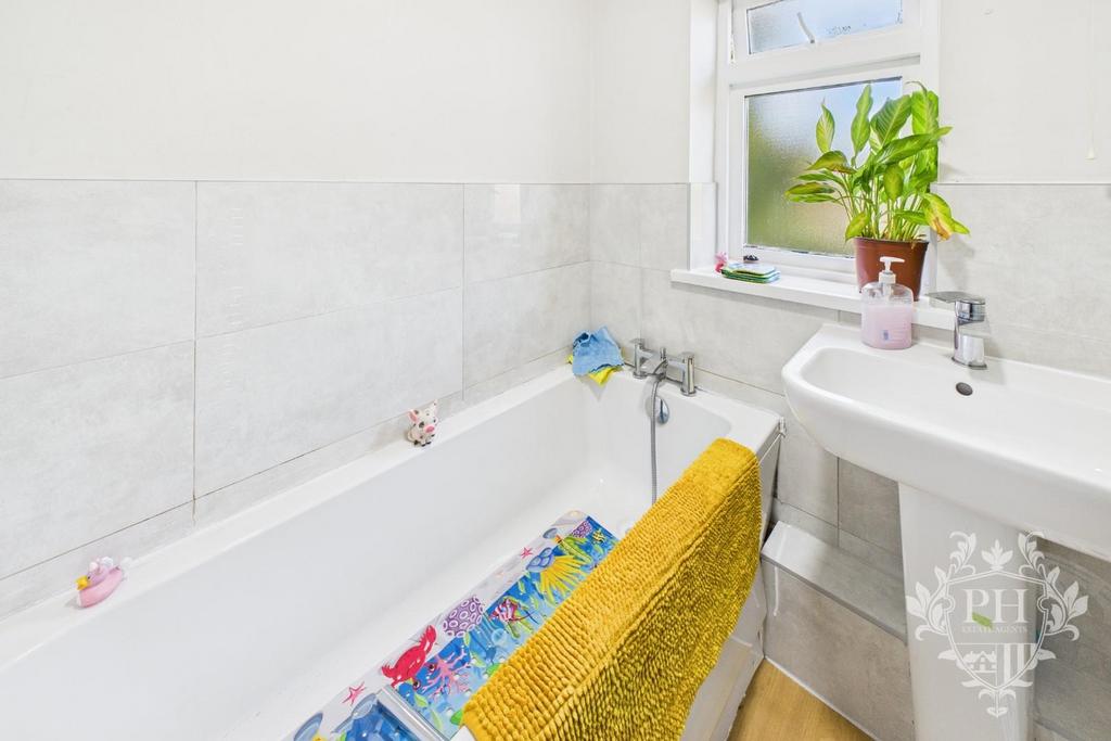 CAM02002 G0-PR0214-STILL006.jpg