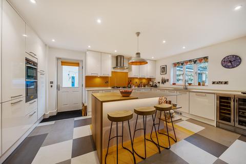 undefined, Richmond Road