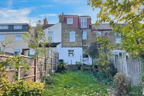 4 bedroom terraced house for sale, Quebec Road, Ilford, IG1