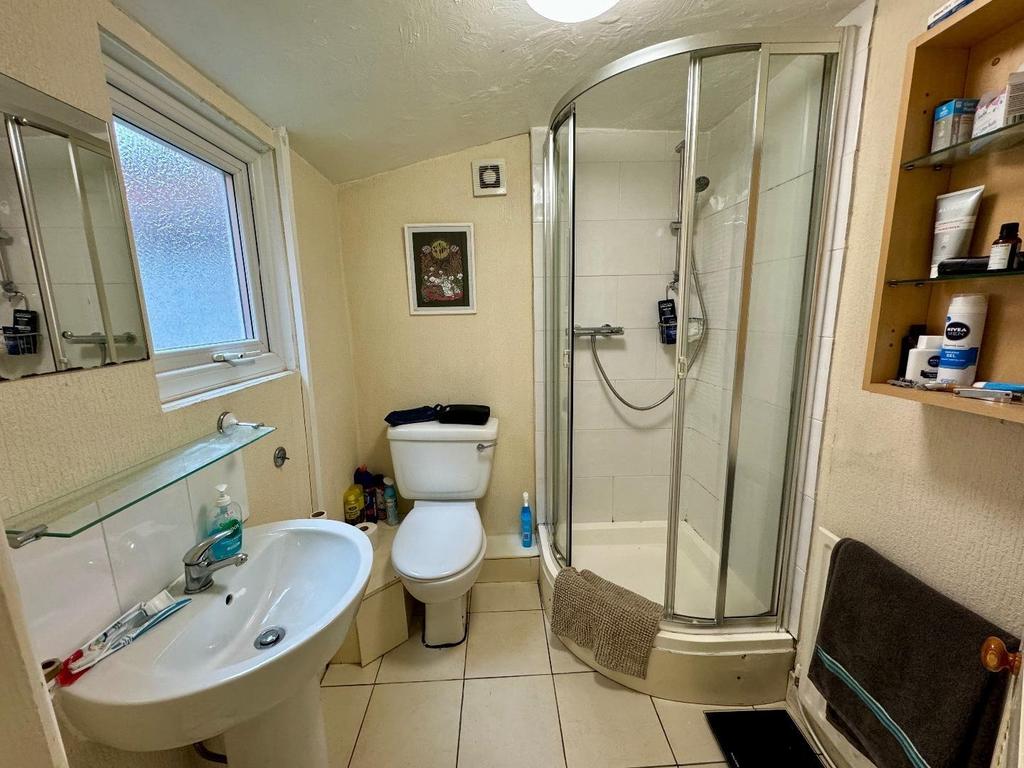 Gf shower room