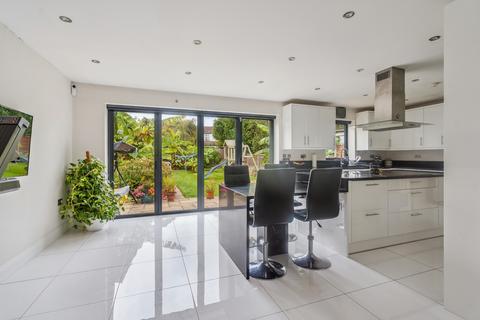 4 bedroom semi-detached house for sale, The Glen, Pinner, HA5