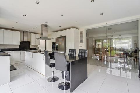 4 bedroom semi-detached house for sale, The Glen, Pinner, HA5