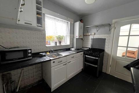 3 bedroom end of terrace house to rent, Beaumont Road, Slough