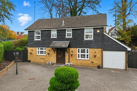 undefined, Fairlands Avenue, Buckhurst Hill IG9