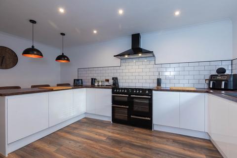 4 bedroom property for sale, 5 Fieldway, Blythe Bridge, Stoke-On-Trent, Staffordshire, ST11