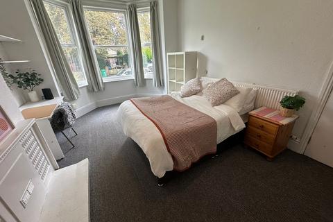 8 bedroom house to rent, Amherst Road, Manchester M14
