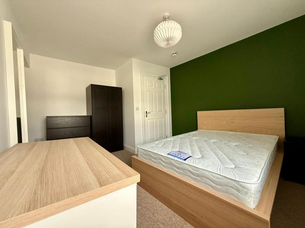 Bedroom5.jpg