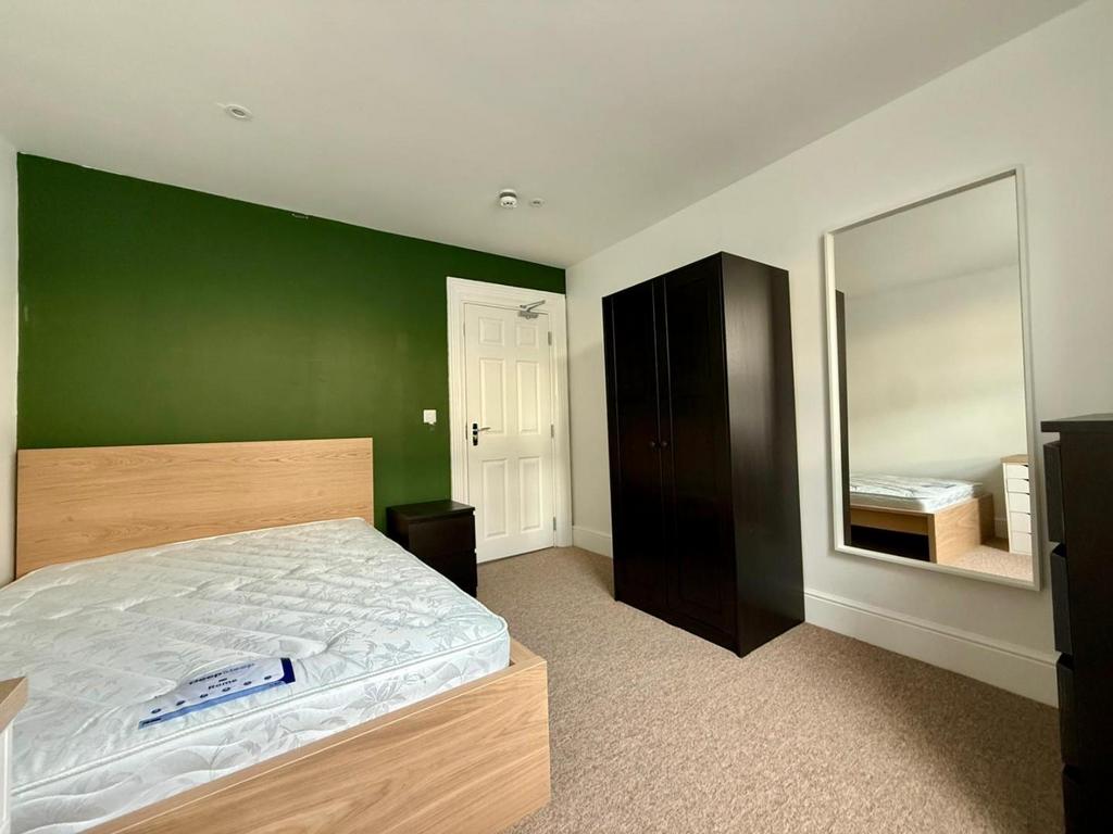 Room2.jpg