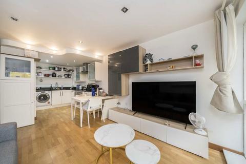 2 bedroom flat for sale, Cuba Street, London E14