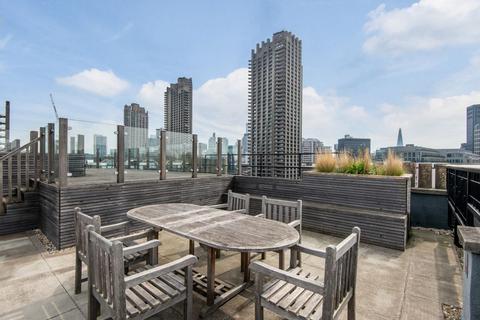 Studio to rent, Charterhouse Square, London EC1M