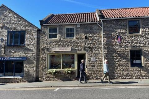 Retail property (high street) for sale, 4 Bridge St Helmsley YO62 5BG