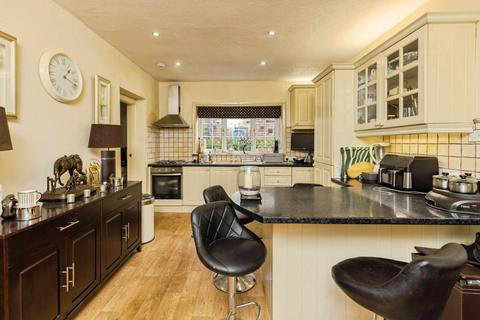 3 bedroom detached house for sale, Halifax Road, Liversedge WF15